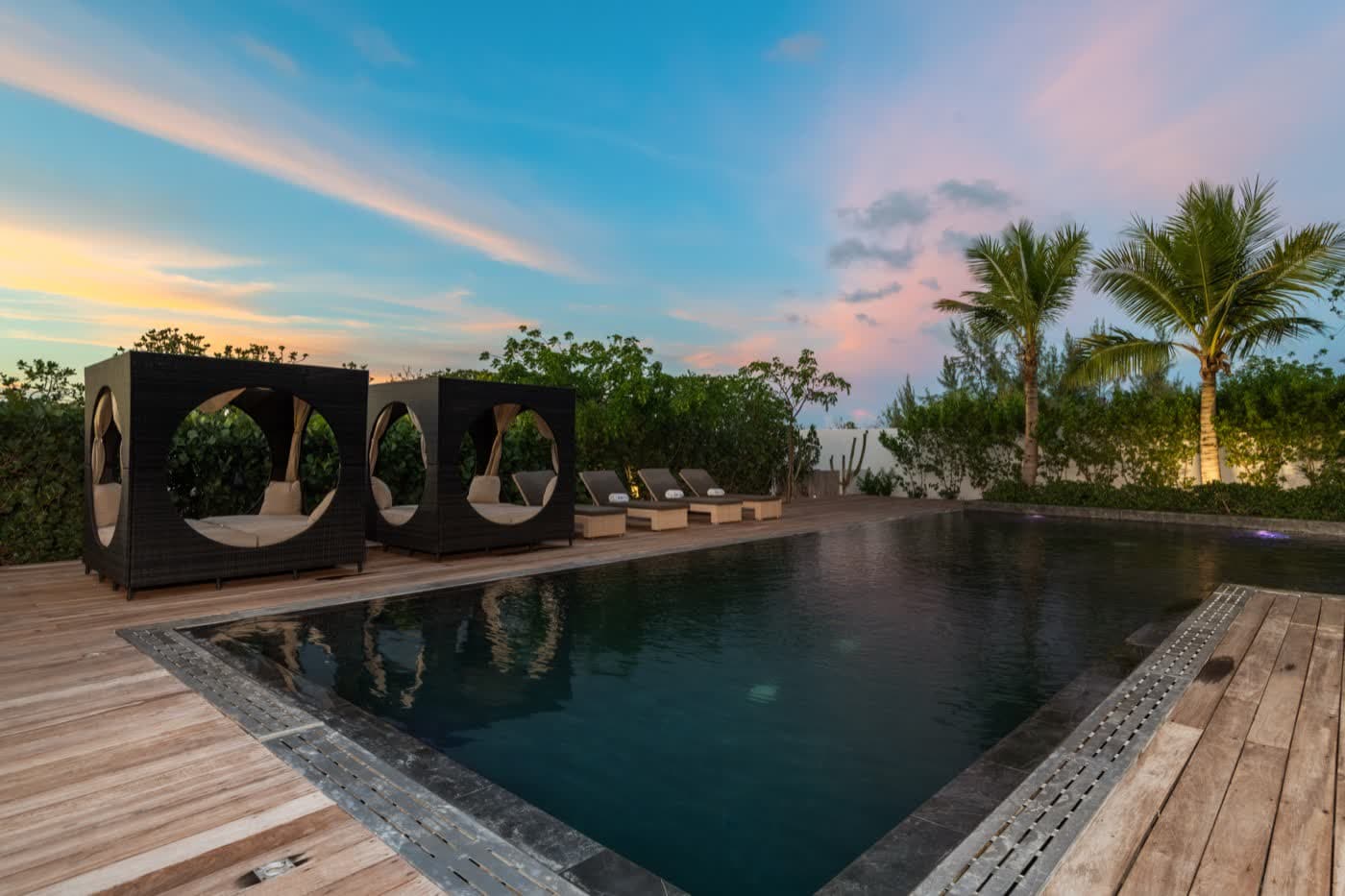 Villa Bella Vita: Property brand and booking campaign for an 8,000 sq ft villa that had no website four months prior.